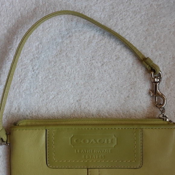 Coach inspired wristlet - Picture 8 of 8